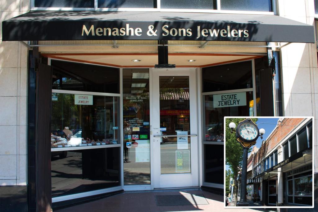 Smash-and-grab robbers steal M in jewelry in daytime Seattle heist that took about 90 seconds