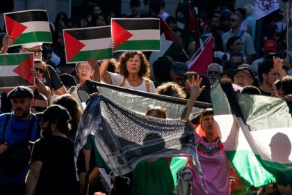 Did Pedro Sánchez incite pro-Palestine protesters to stop La Vuelta?