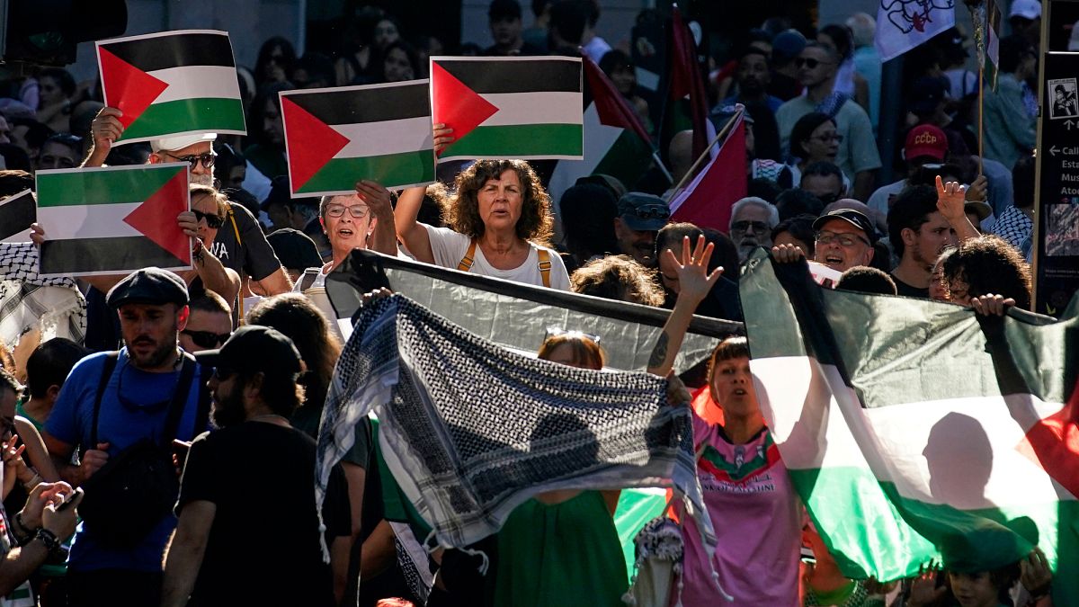 Did Pedro Sánchez incite pro-Palestine protesters to stop La Vuelta?