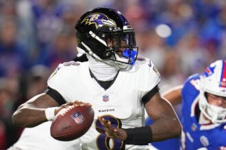 Ravens’ Lamar Jackson shoves fan after getting smacked in helmet following TD strike