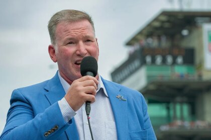 Singer Jim Cornelison treats NFL fans to epic national anthem performance before Bears-Vikings game