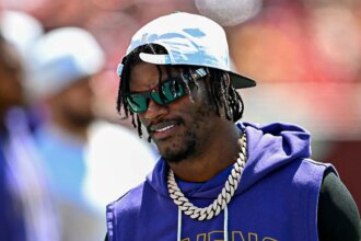 Lamar Jackson apologizes for pushing fan who hit his helmet during Ravens loss: ‘Just chill next time’