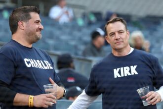 Baseball fans pay tribute to Charlie Kirk at Yankees-Tigers game