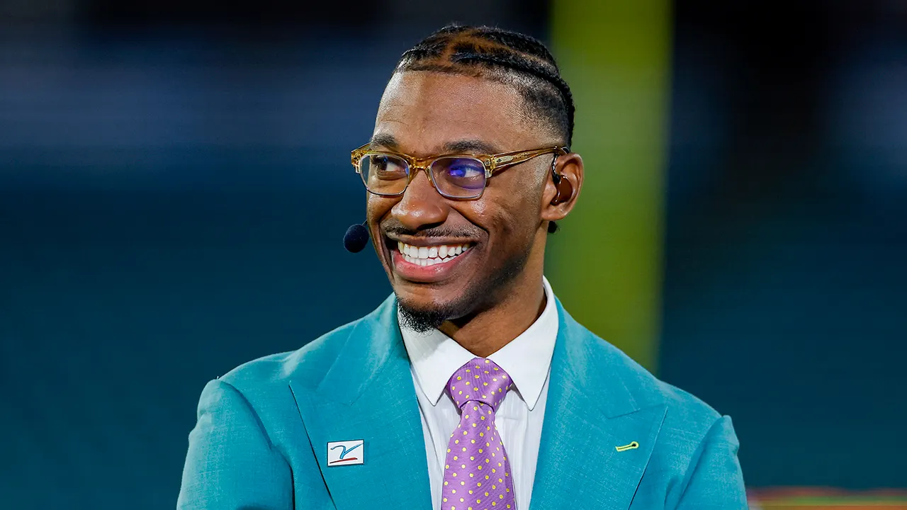 Robert Griffin III reacts to ‘Phillies Karen’s’ ‘butterfingers,’ recalls his oddest fan interaction