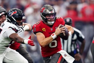 Baker Mayfield authors incredible final drive to lift Bucs over Texans