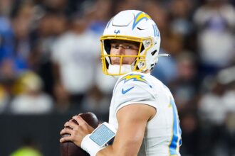 Chargers defeat Raiders on the road behind Justin Herbert’s 2 touchdown passes