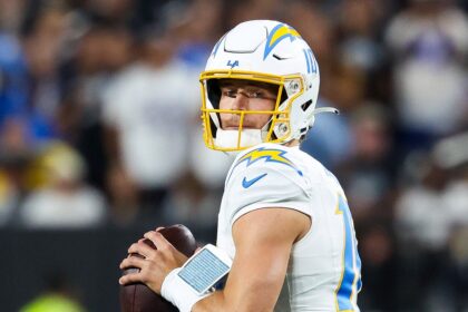 Chargers defeat Raiders on the road behind Justin Herbert’s 2 touchdown passes