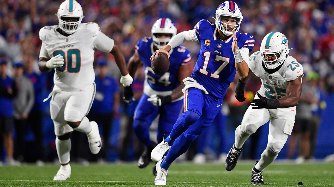 Bills’ Josh Allen surpasses Patrick Mahomes’ touchdown mark in win over Dolphins