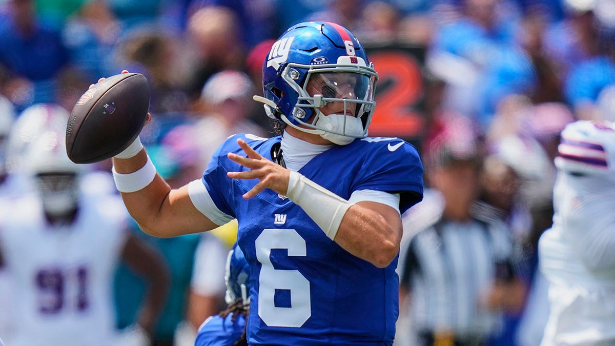 Jaxson Dart vs Bills