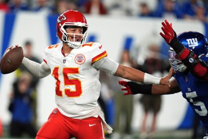 Chiefs overcome sloppy start to pick up 1st win of season