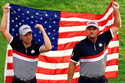 Bryson DeChambeau, Justin Thomas drape USA flag on first tee as fans sing national anthem at Ryder Cup