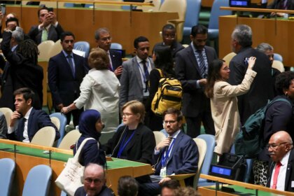 UN delegates walk out of Netanyahu address after cheering Palestinian leader day before