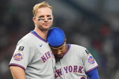 Mets fall out of playoff contention on final day of season, completing awful collapse