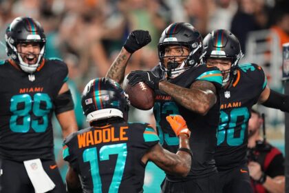 Darren Waller puts on vintage performance to help Dolphins grab first win of 2025 season