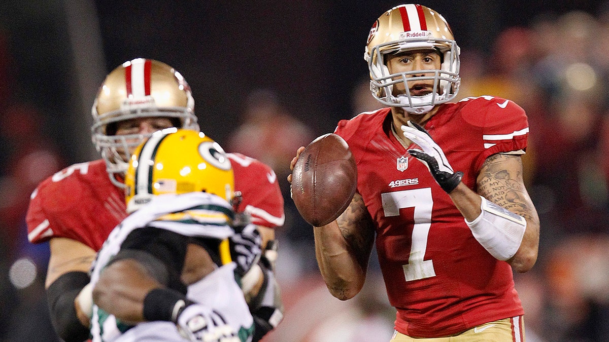 Colin Kaepernick throwing