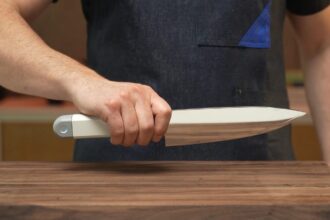‘World’s First’ Ultrasonic Chef’s Knife Vibrates 40,000 Times Per Second for Easy Cutting