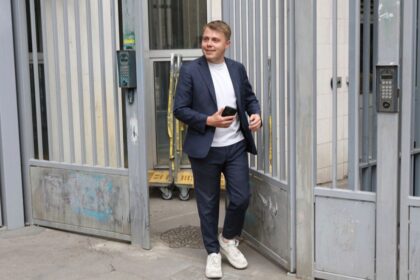 French left-wing politician accused of concealing luxury watch on TV