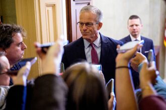 Government shutdown enters 3rd day as Senate stalemate over Obamacare subsidies drags on