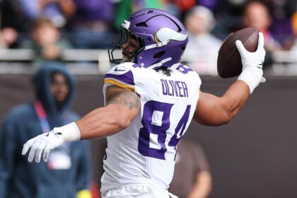 Vikings use trick play to score touchdown vs Browns in London