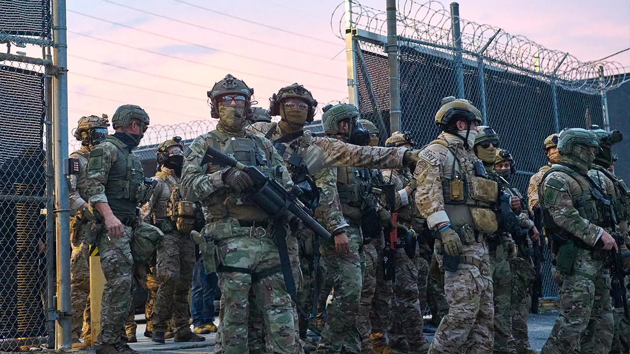 Chicago police sources blast department’s response after officers were told not to help fed agents: ‘Cover their a–‘