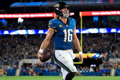 Trevor Lawrence’s stumbling touchdown caps last-minute drive to give Jaguars win over Chiefs