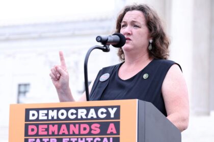 Katie Porter caught on video screaming ‘Get out of my f—–g shot!’ at staffer during 2021 call