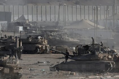 Israel-Hamas ceasefire takes effect, IDF begins pulling back in Gaza