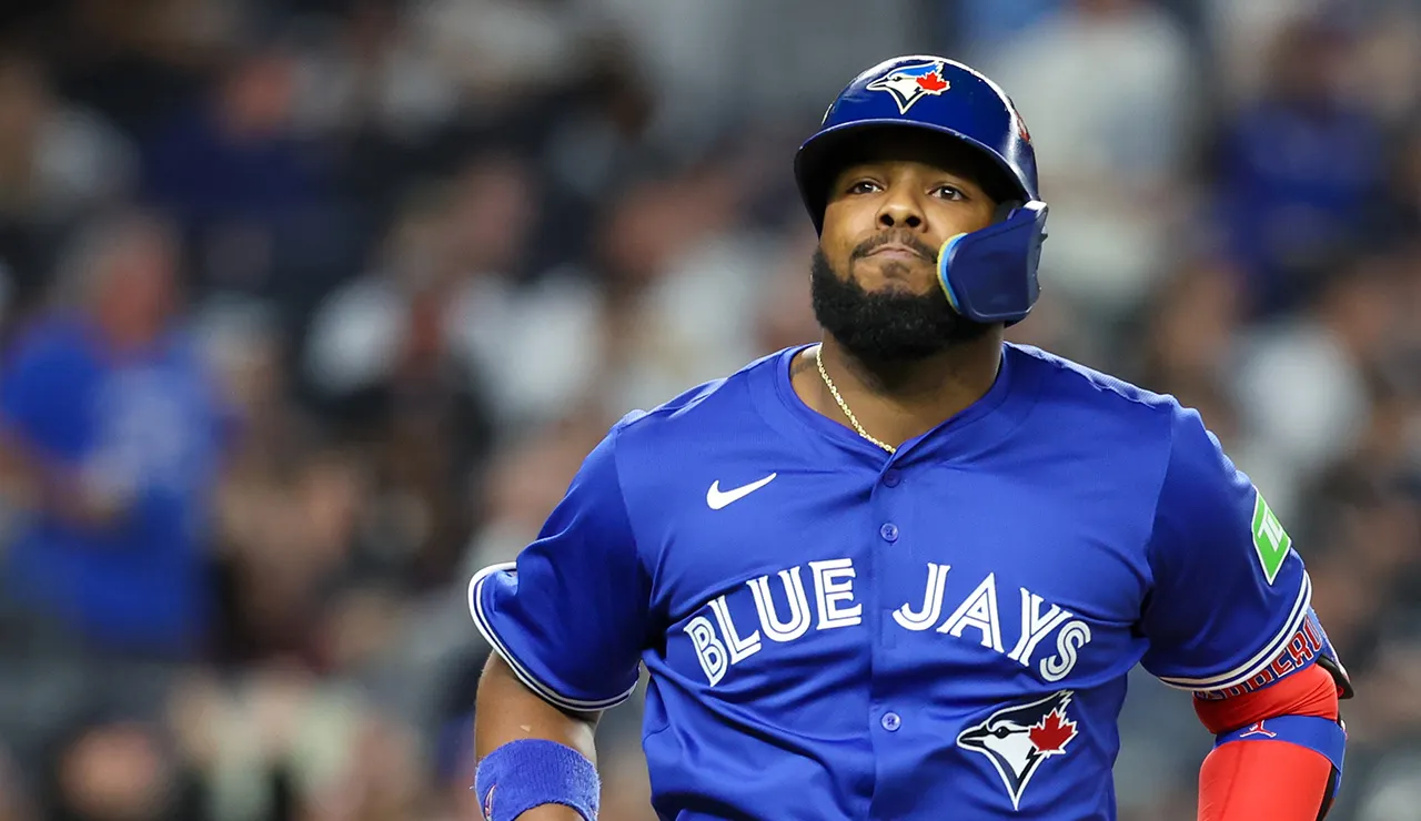 Yankees fan throws can at Vladimir Guerrero Jr’s family before elimination: report