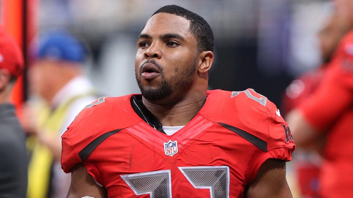 Doug Martin on the sideline vs the Rams