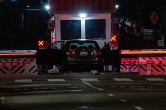 Car rams into White House barricade, suspect arrested: officials