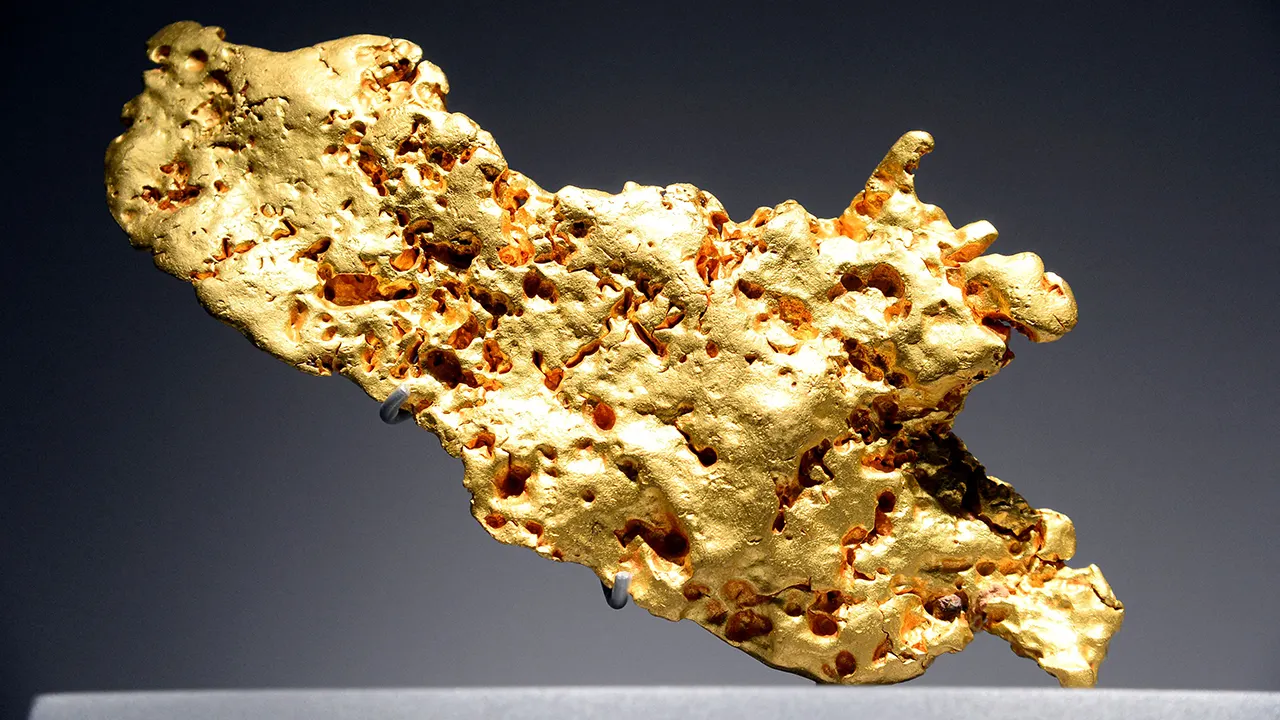 Paris judge indicts Chinese woman for theft of gold nuggets from France’s Museum of Natural History