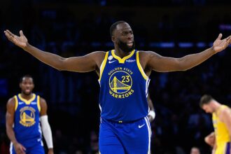 Draymond Green gets called for technical foul from bench less than 7 minutes into NBA season