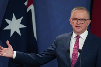 Australian prime minister’s plane makes emergency landing in St Louis after leaving Washington