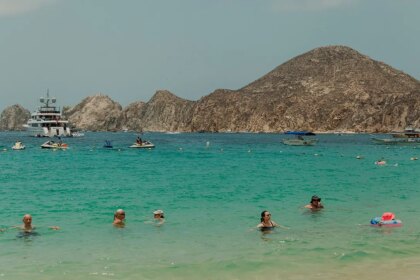 ‘Narco-banners’ reportedly threaten Americans in vacation hot spot where cartels rule like mafia: expert
