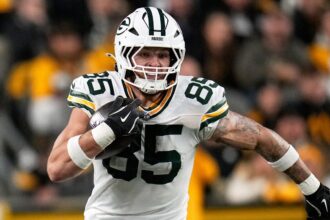 Packers’ Tucker Kraft, Jordan Love torch Steelers, spoil Aaron Rodgers’ hopes to make history
