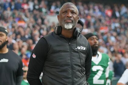 Aaron Glenn remains noncommittal on Justin Fields as Jets starter following breakthrough win