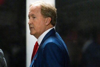 Texas arrests 8 in widening probe of midwife accused of illegal abortions