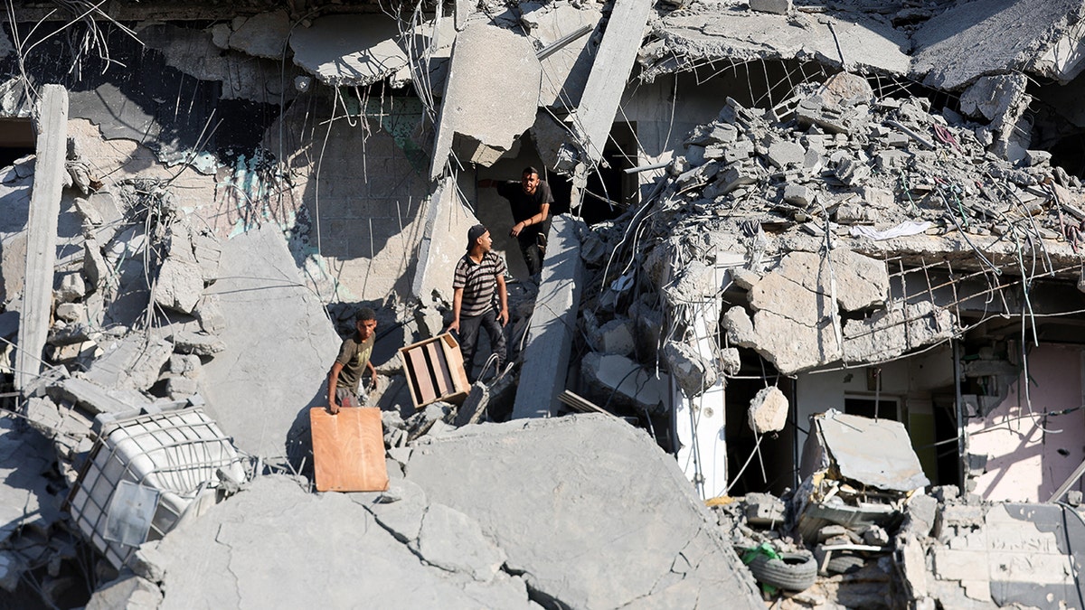 Palestinians inspect damage in Khan Younis