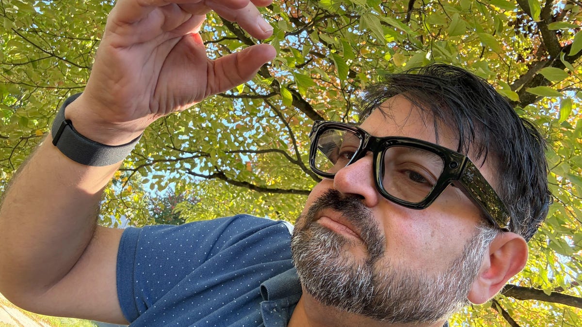 I Have a Magic Eye and a Magic Hand: Two Days With Meta’s Display Glasses