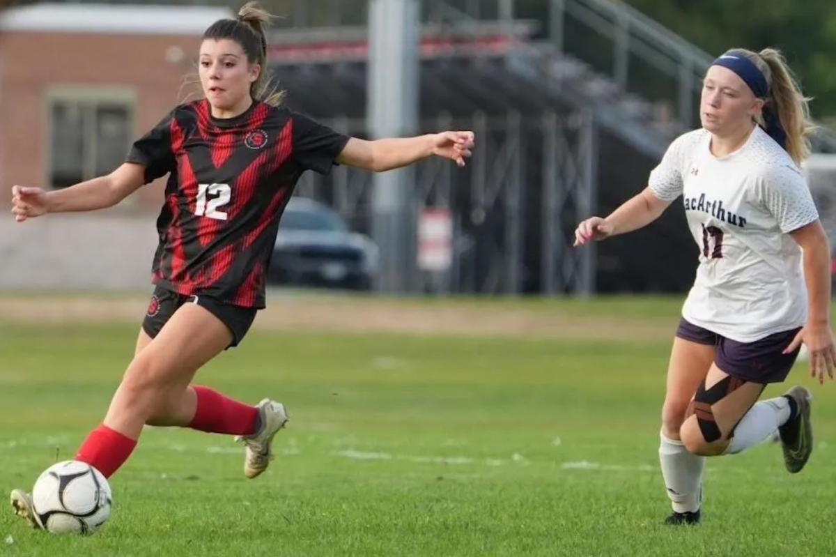 Syosset girls soccer team storms into county finals, just like boys squad Syosset girls soccer team storms into county finals, just like boys squad