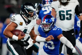 Eagles get blown out by Giants after running tush push play 4 straight times, inciting backlash