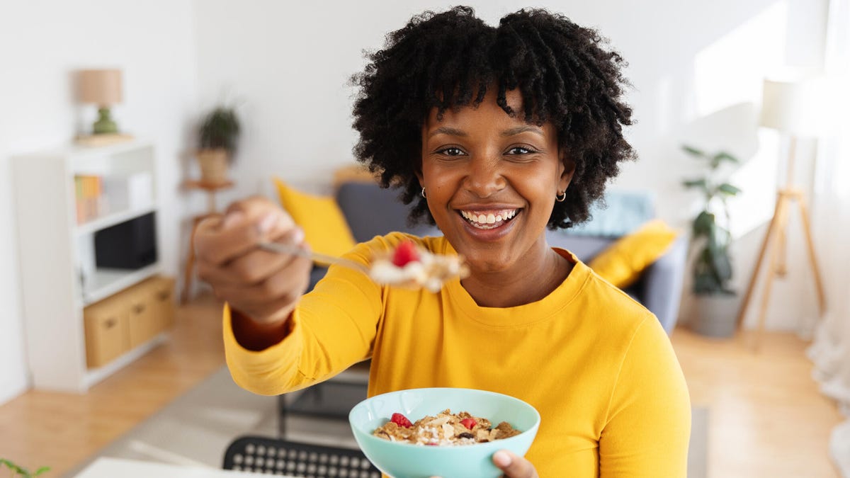 Should You Start ‘Fibermaxxing’? Registered Dietitians Explain the Viral TikTok Wellness Trend