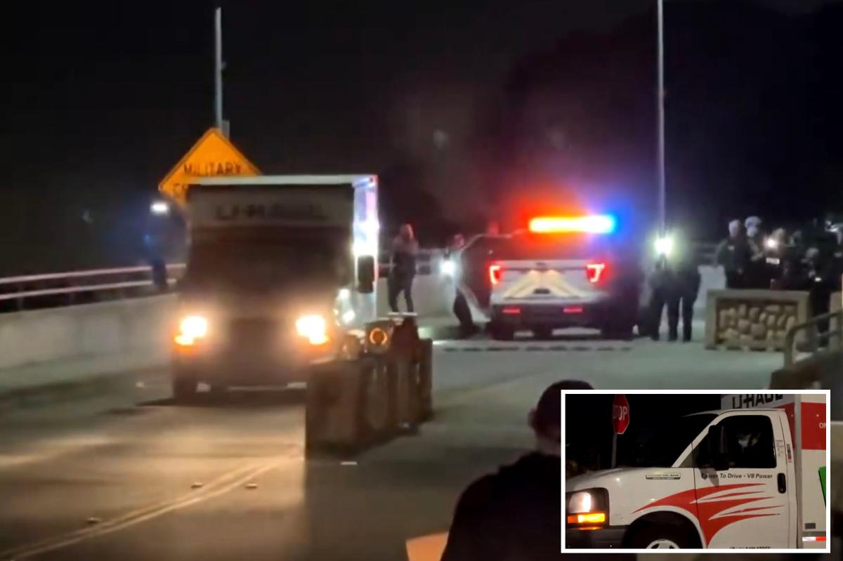 Wild video shows security shoot at U-Haul truck heading their way outside Coast Guard base during anti-ICE protest Wild video shows security shoot at U-Haul truck heading their way outside Coast Guard base during anti-ICE protest