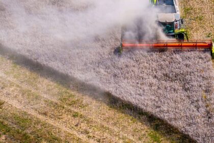 EU executive touts increase of biofuels uptake for aviation, maritime