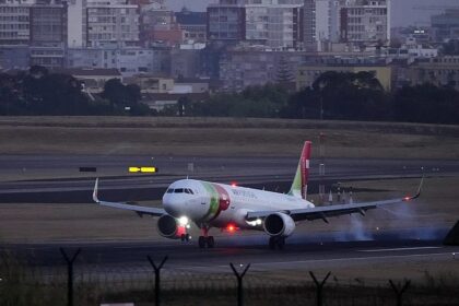 Air pollution worse near airports and ports, EU green agency says