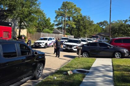 Off-duty Texas deputy fatally shoots man allegedly trying to enter car with his small child inside