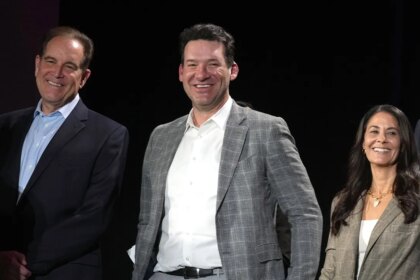 Tony Romo’s awkward noises during NFL broadcast draws criticism