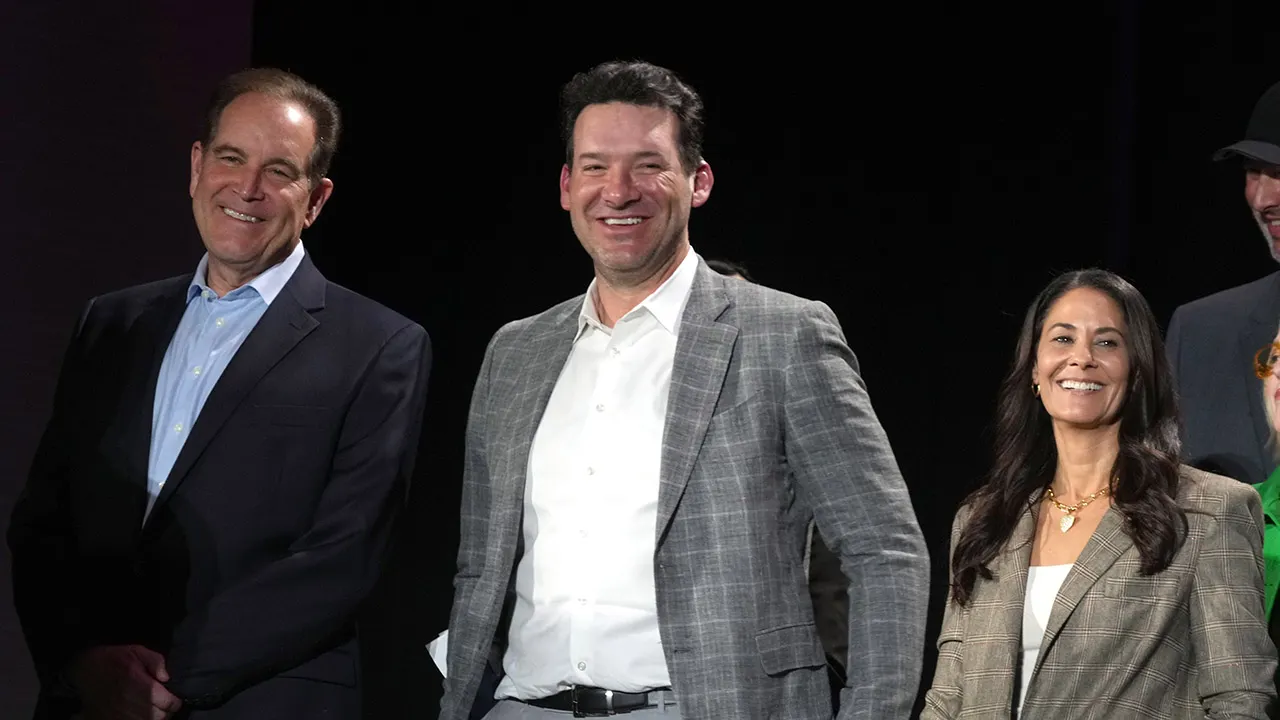 Tony Romo’s awkward noises during NFL broadcast draws criticism