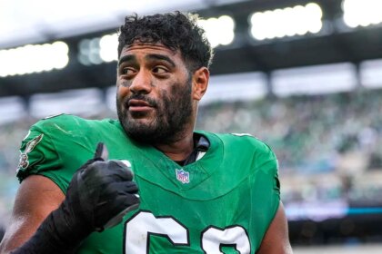 Eagles star Jordan Mailata politely interrupts reporter mid-question to enforce ‘ladies first’ policy