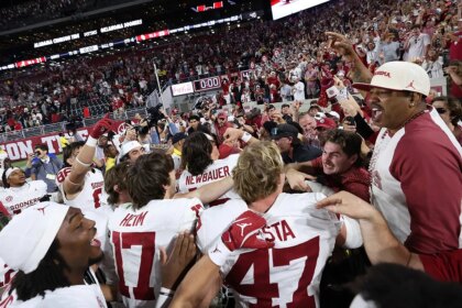Oklahoma upsets Alabama to keep playoff hopes alive